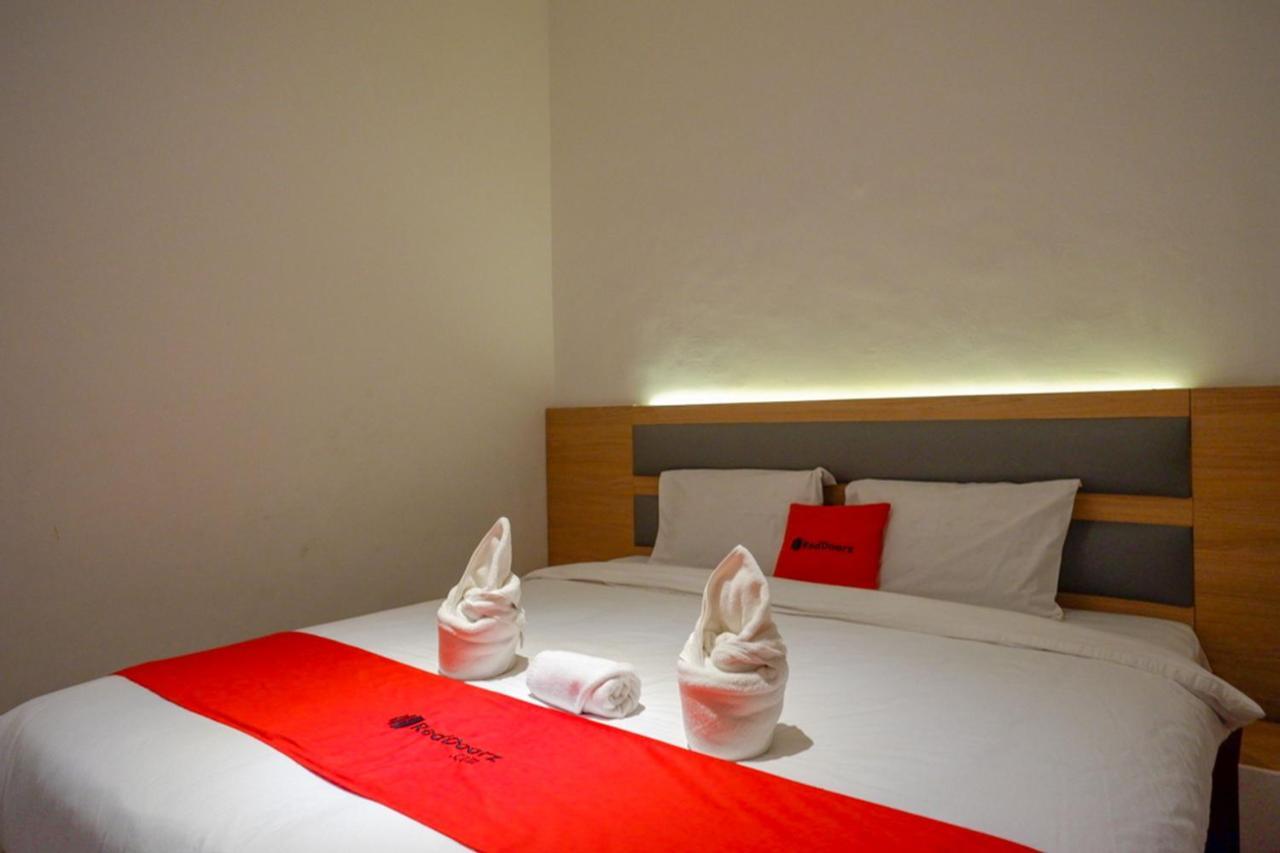 Reddoorz Plus @ Losari Macasar Exterior foto