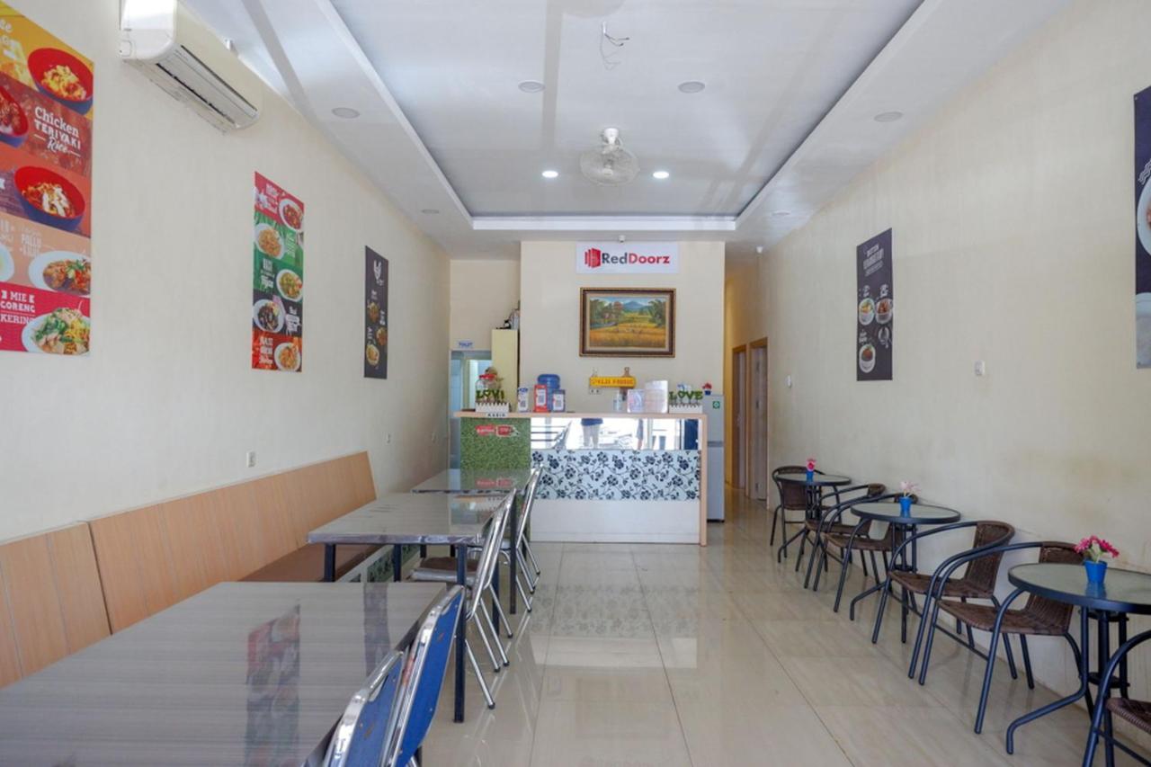 Reddoorz Plus @ Losari Macasar Exterior foto