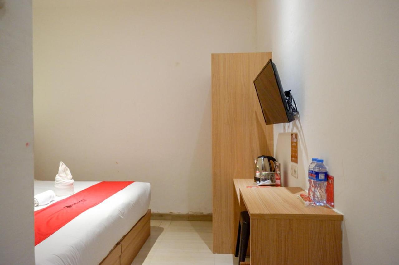 Reddoorz Plus @ Losari Macasar Exterior foto