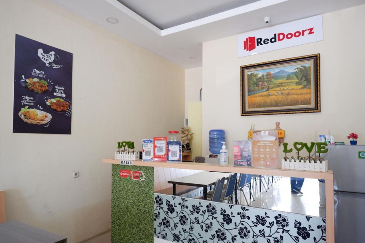 Reddoorz Plus @ Losari Macasar Exterior foto