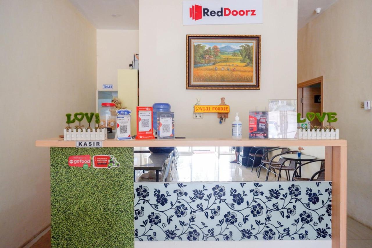 Reddoorz Plus @ Losari Macasar Exterior foto
